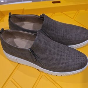 Women Casual Slip-On Shoes - Brown